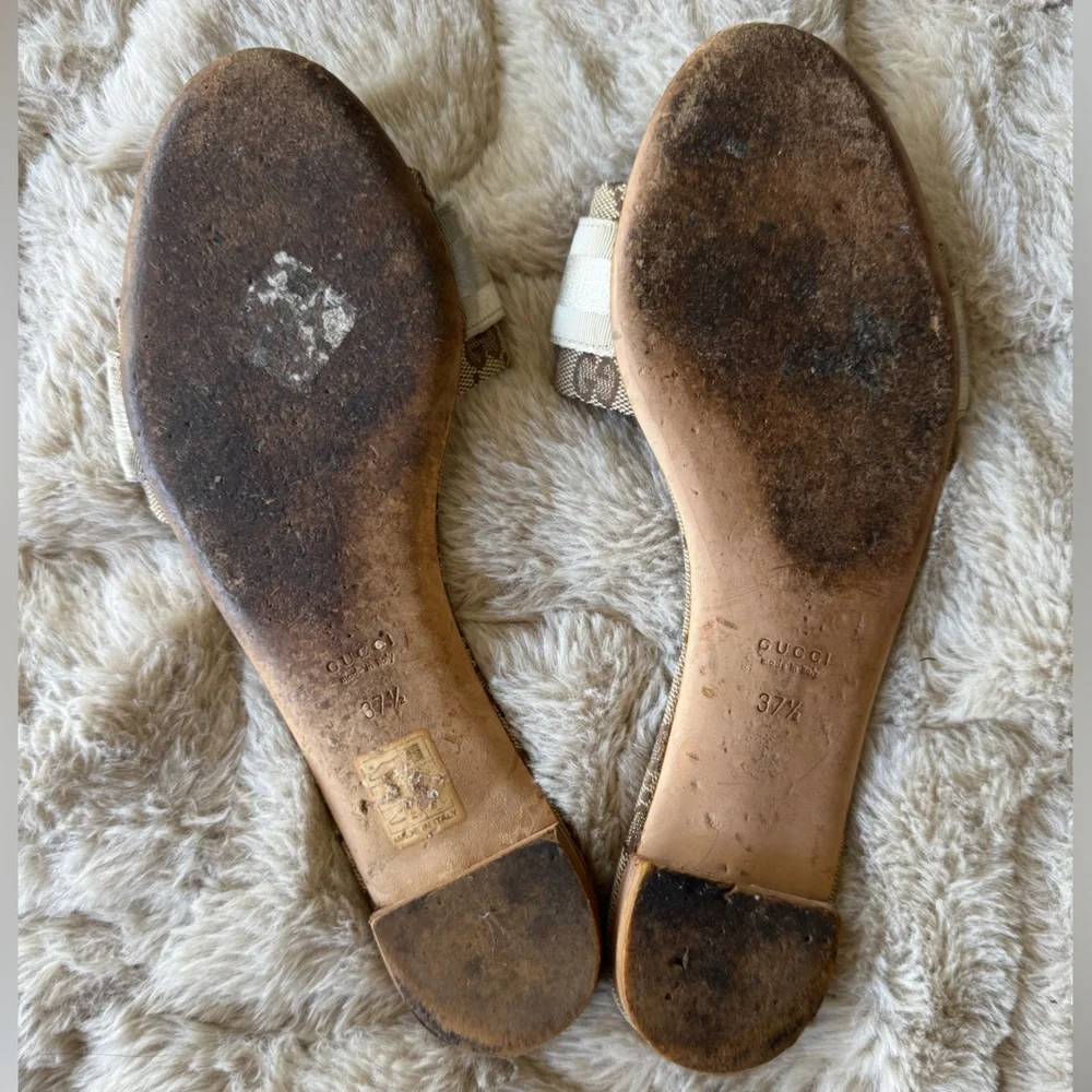 Gucci Beige GG Canvas Slide Sandals with Gold Hardware - Picture 4 of 4